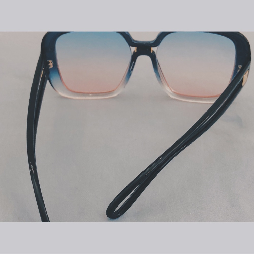 Large Square Sunglasses - Picture 3 of 4